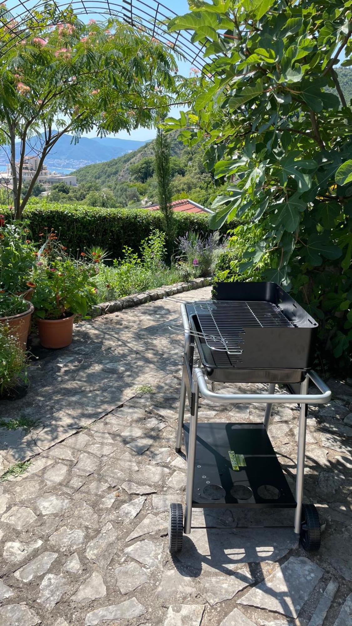 Mountains Villa Near Budva Exterior photo